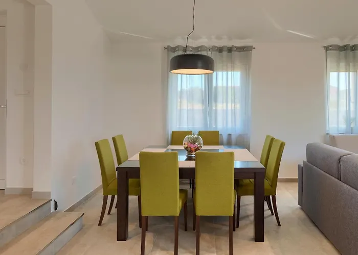 Elena Tatil Evi Pula