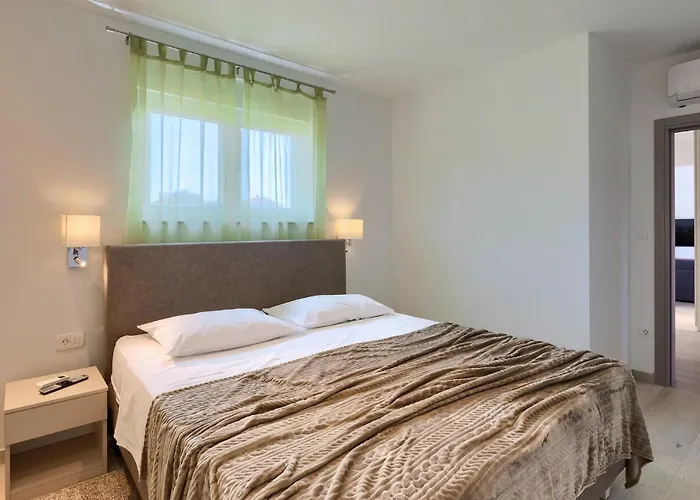 Semesterbostad Elena Pula