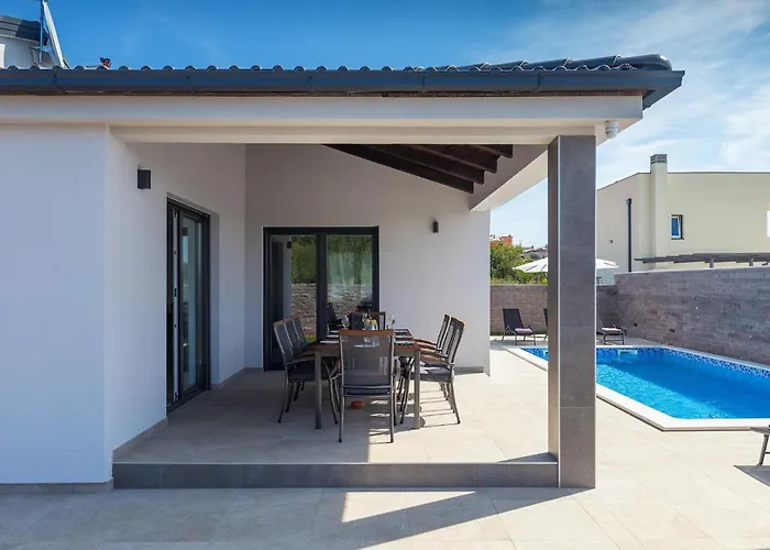 Elena Tatil Evi Pula