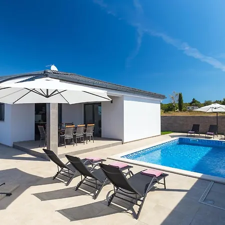 Dom wakacyjny Elena Pula